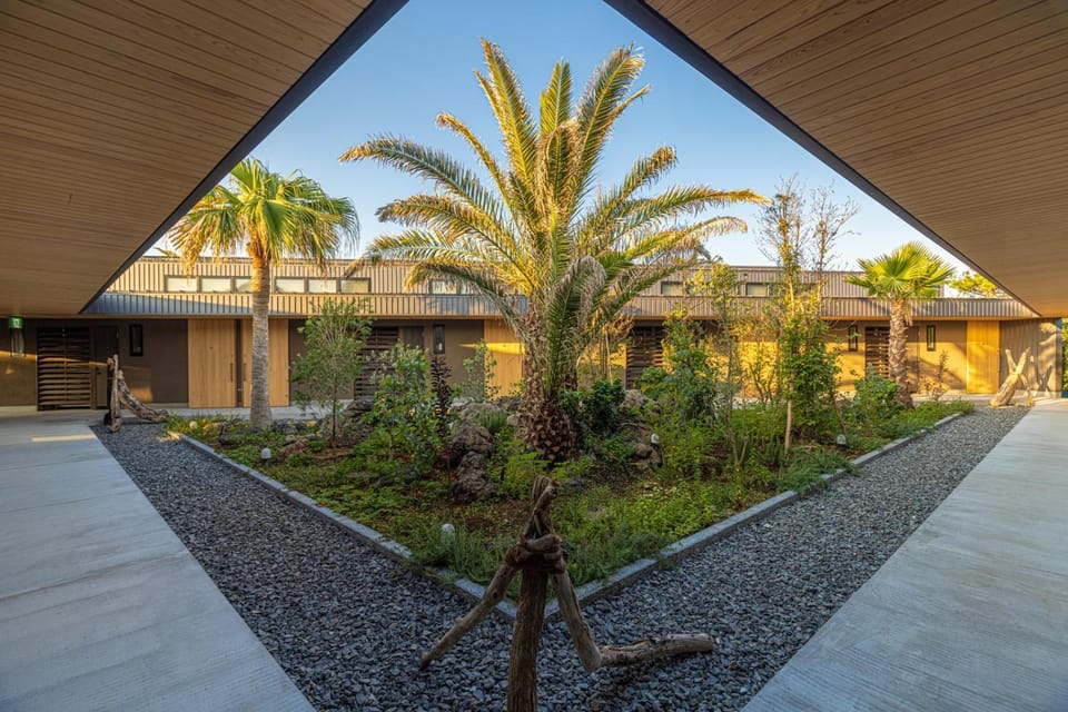 Property building, Day, Garden, Garden, Garden view