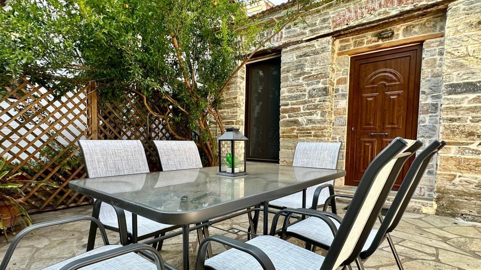 Patio, Day, Garden