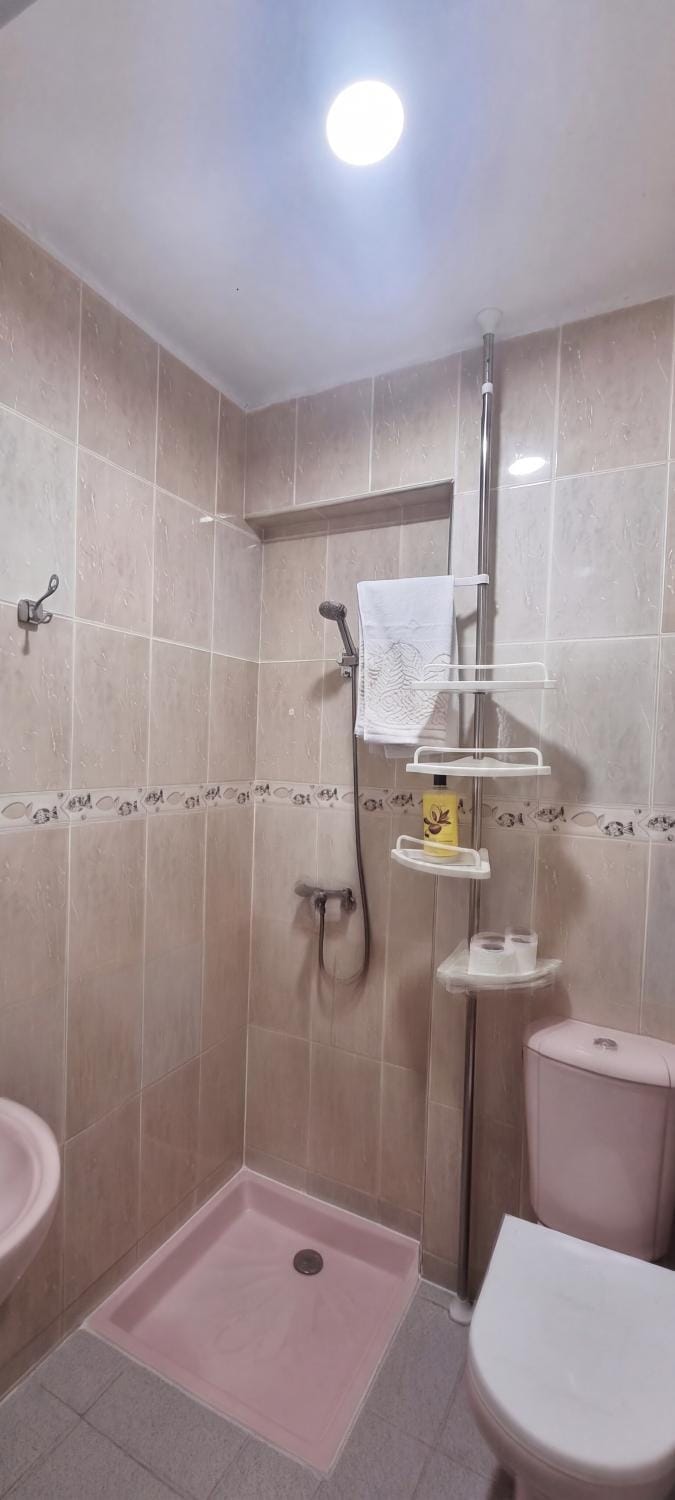 Shower, Toilet, Bathroom, Bath, towels