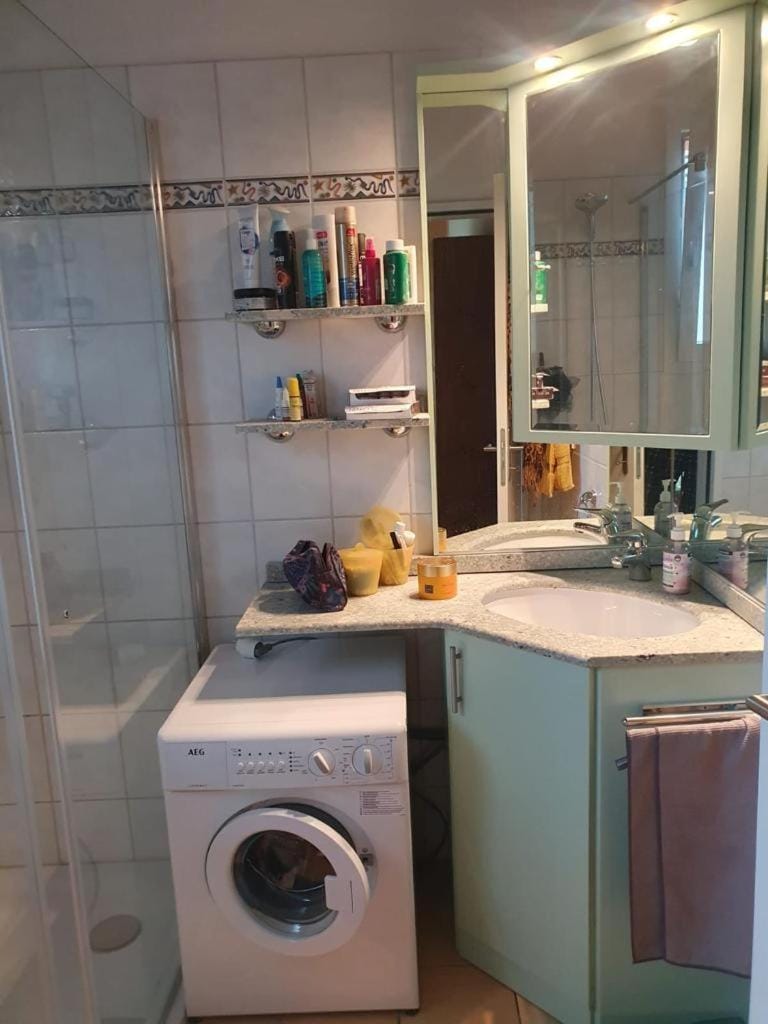 Bathroom, washing machine