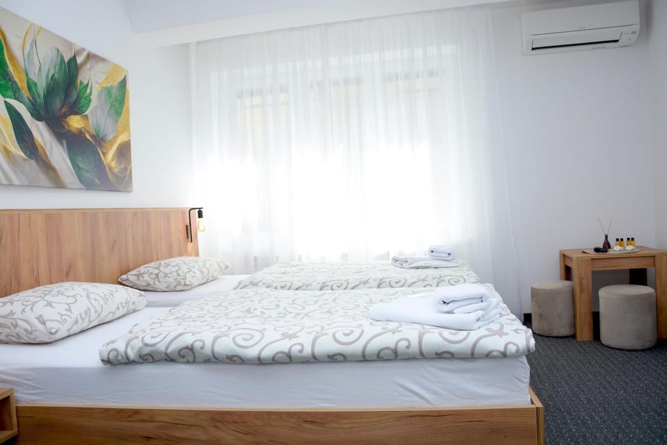 Bed, TV and multimedia, Bedroom, air conditioner