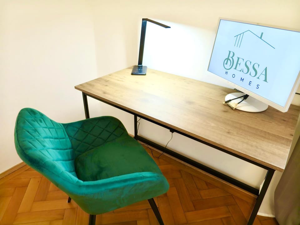 Bedroom, Text overlay