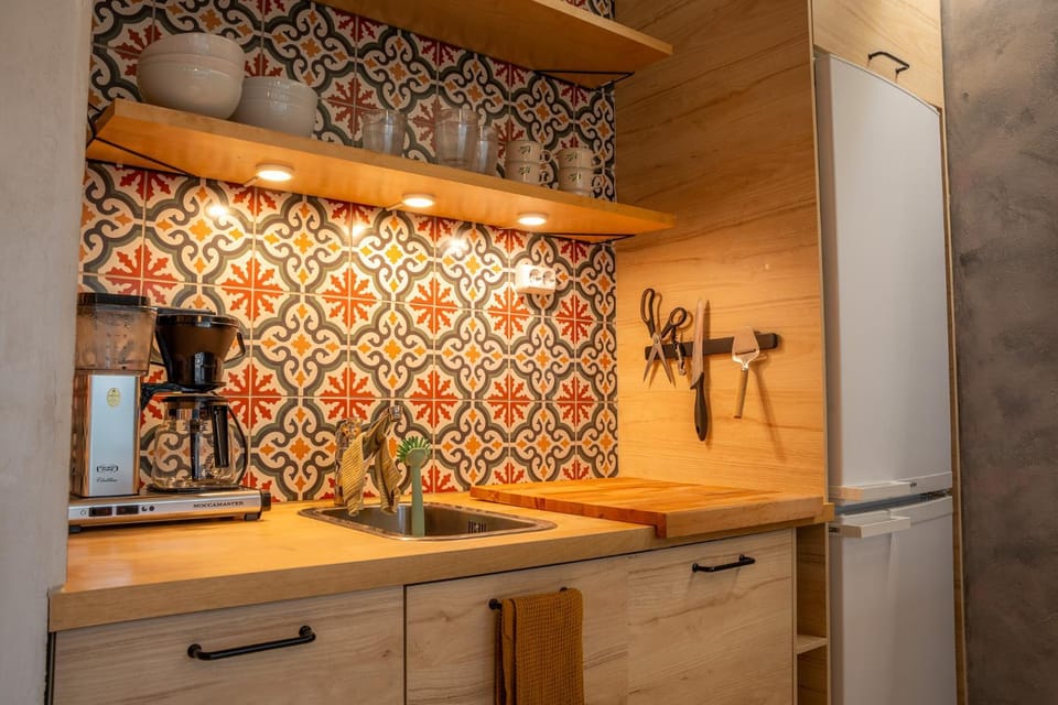 Kitchen or kitchenette, kitchen