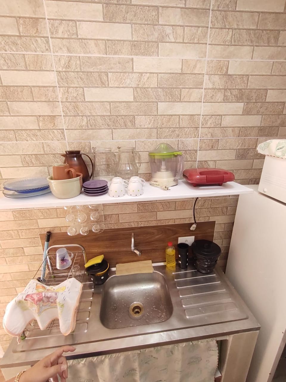 Communal kitchen, Internal: Not applicable to any particular room