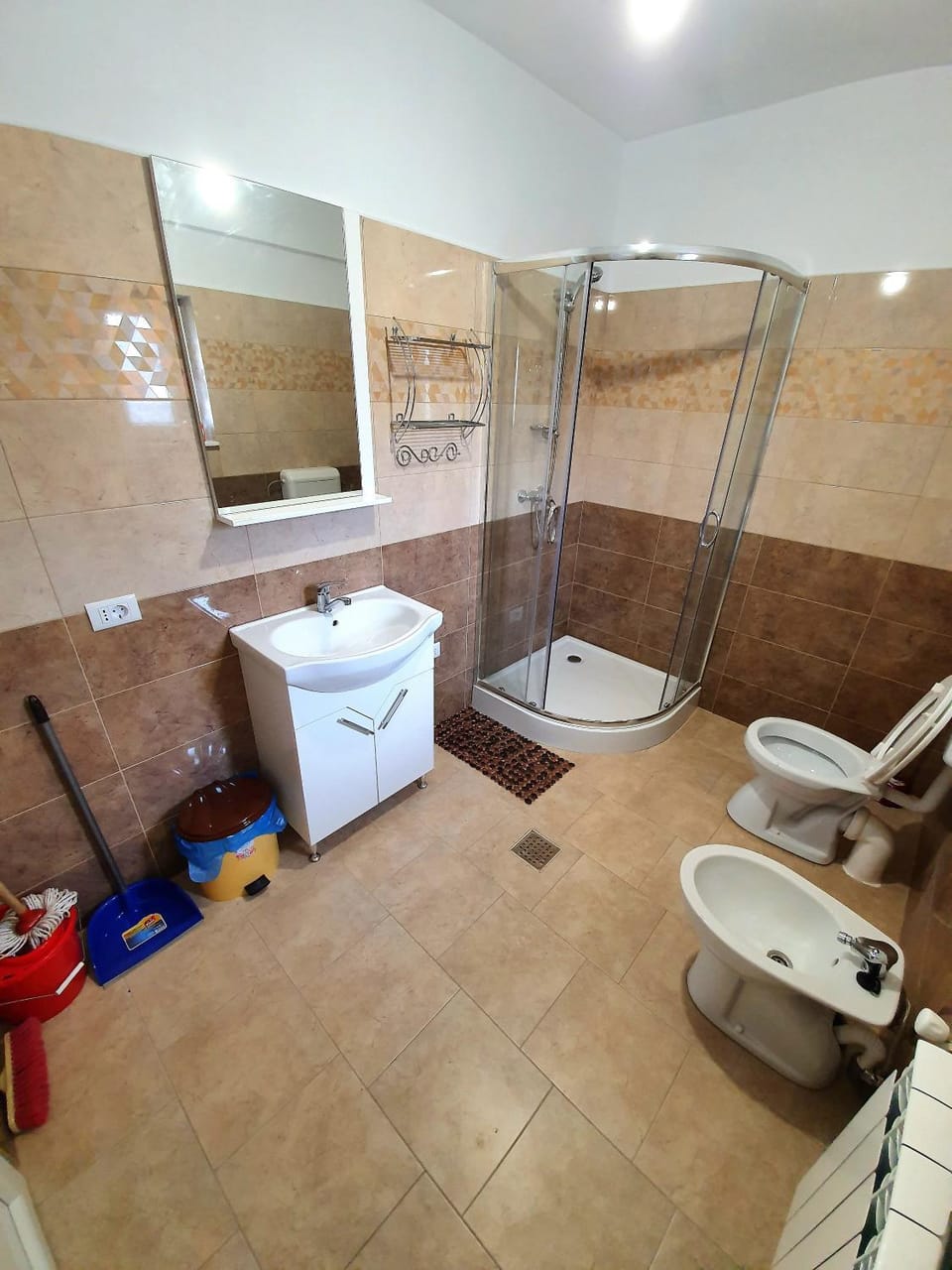 Shower, Toilet, Bathroom, bidet, towels