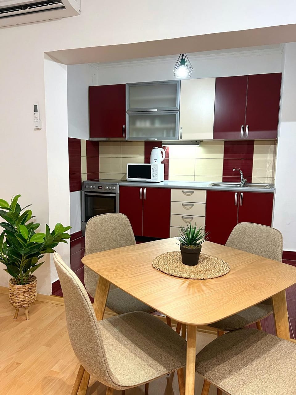 Dining area, kitchen