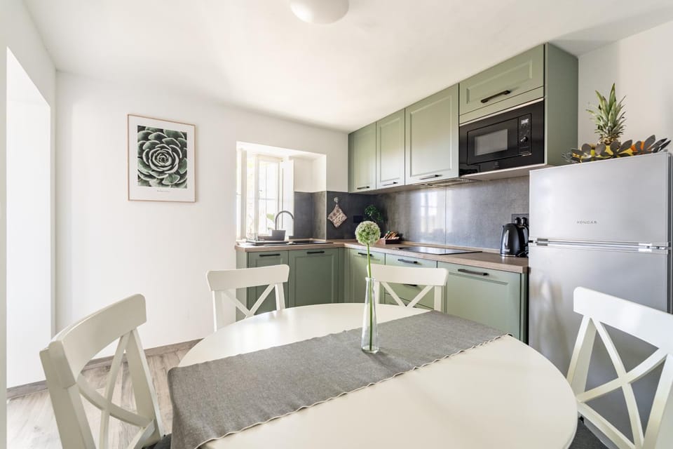 Kitchen or kitchenette, kitchen