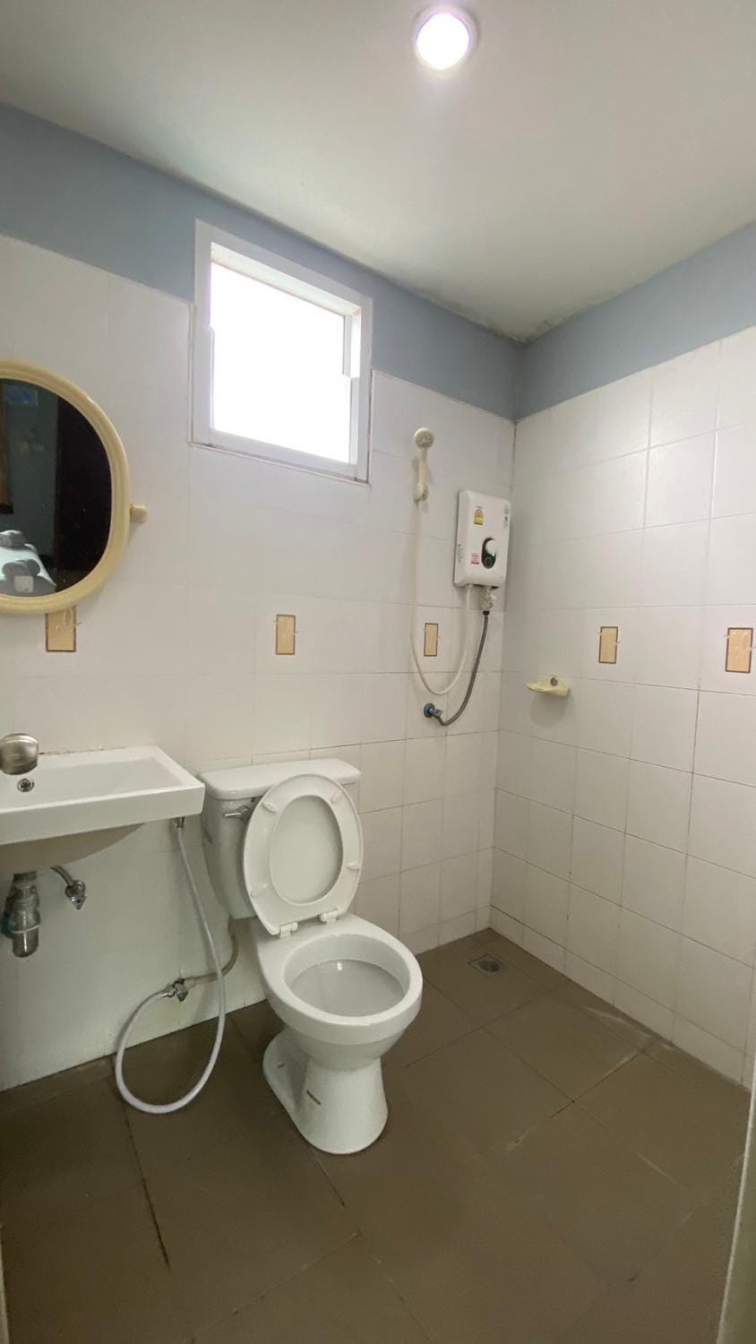 Shower, Toilet