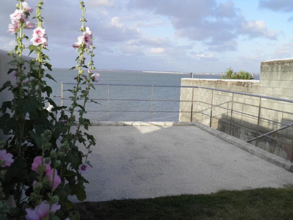 View (from property/room), Balcony/Terrace, Sea view