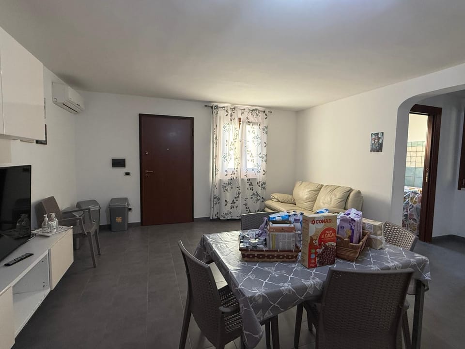 Kitchen or kitchenette, Living room, Dining area, stove