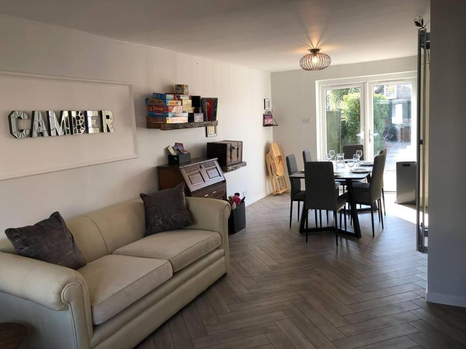 3 Bed House - Sleeps 6 - Garden - Parking - Wifi House in Camber