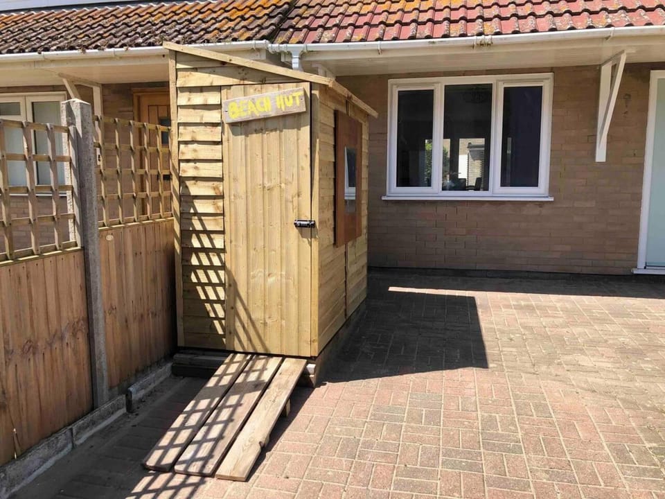 3 Bed House - Sleeps 6 - Garden - Parking - Wifi House in Camber