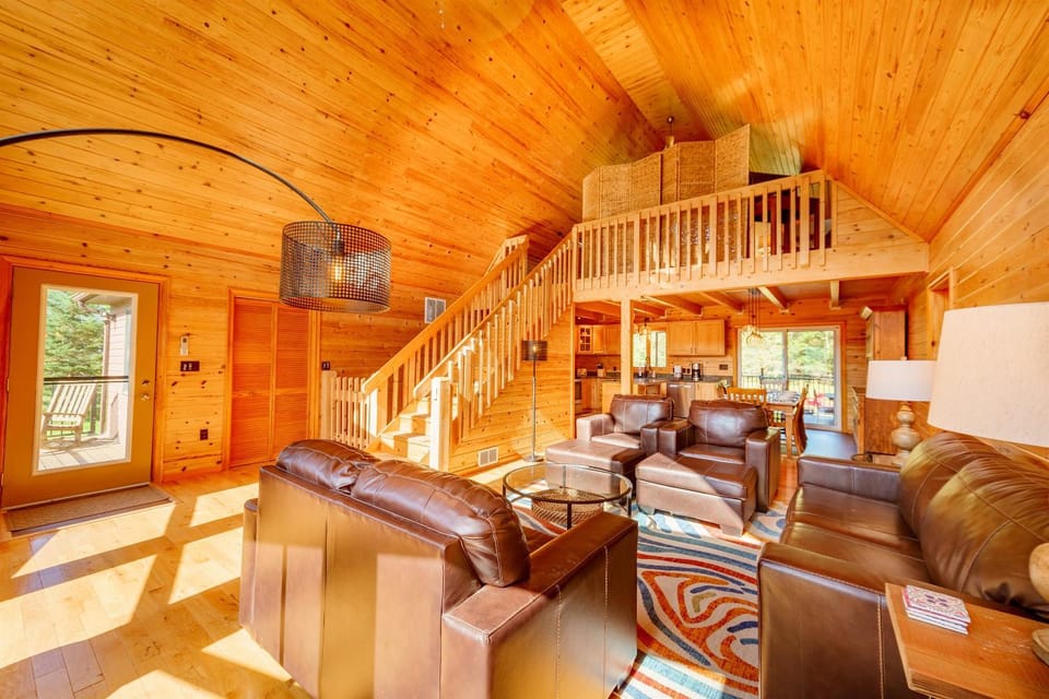 Adirondack Alpine Cabin with Hot Tub, Near Whiteface, Lake Placid, Game Rm, Fenced Yard, Views Cabin in Adirondack Mountains