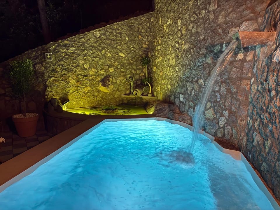 Evelyns Pool Garden Apartment in Forio