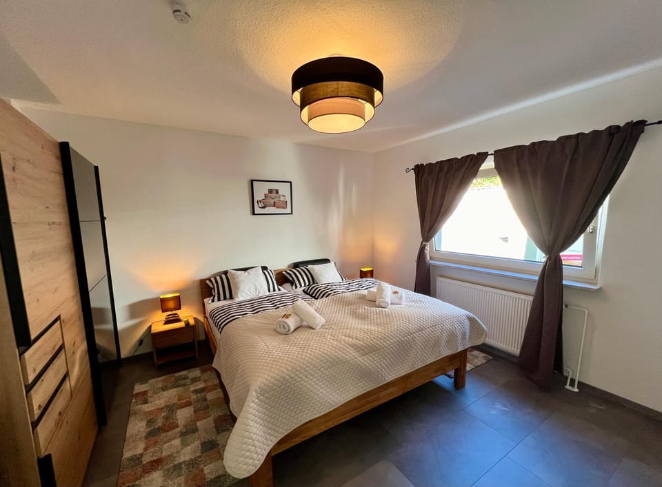 Bed, Photo of the whole room, Bedroom, towels
