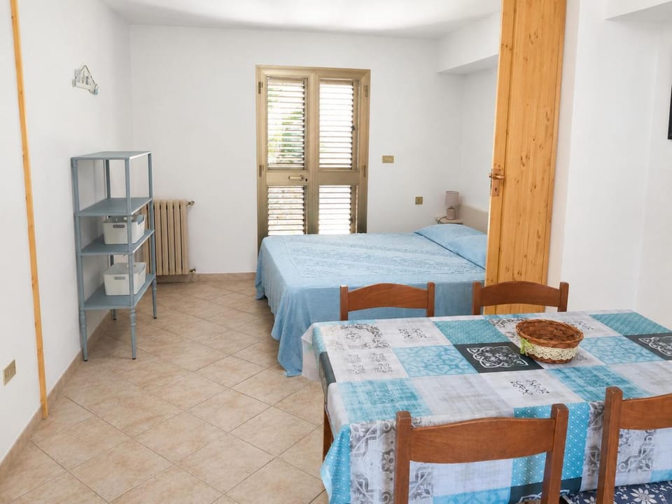 Bed, Seating area