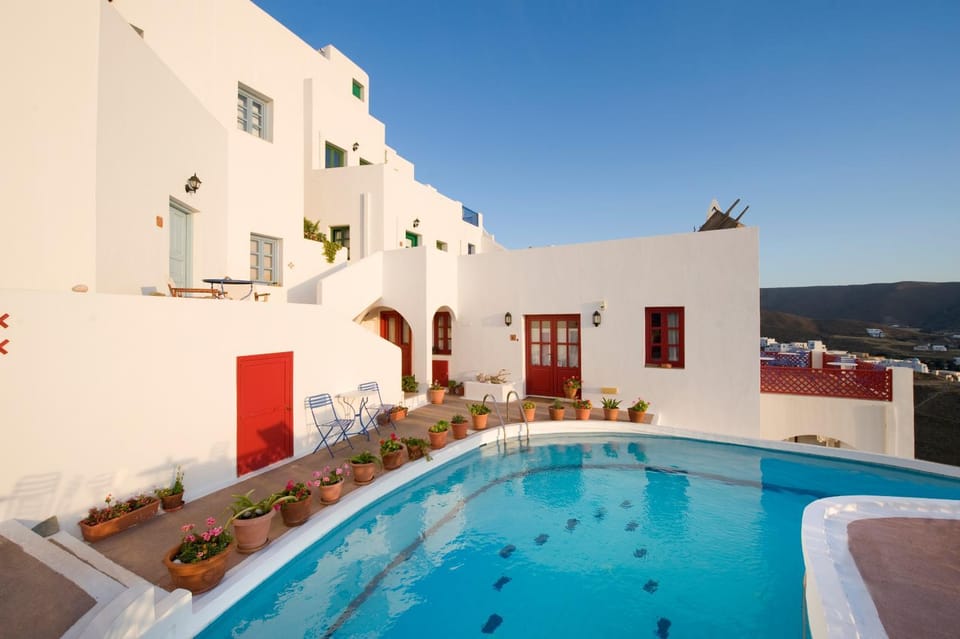 Facade/entrance, Balcony/Terrace, Lobby or reception, Pool view, Swimming pool