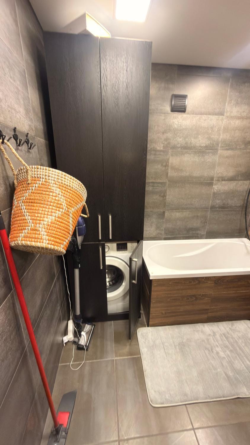 Bathroom, washing machine
