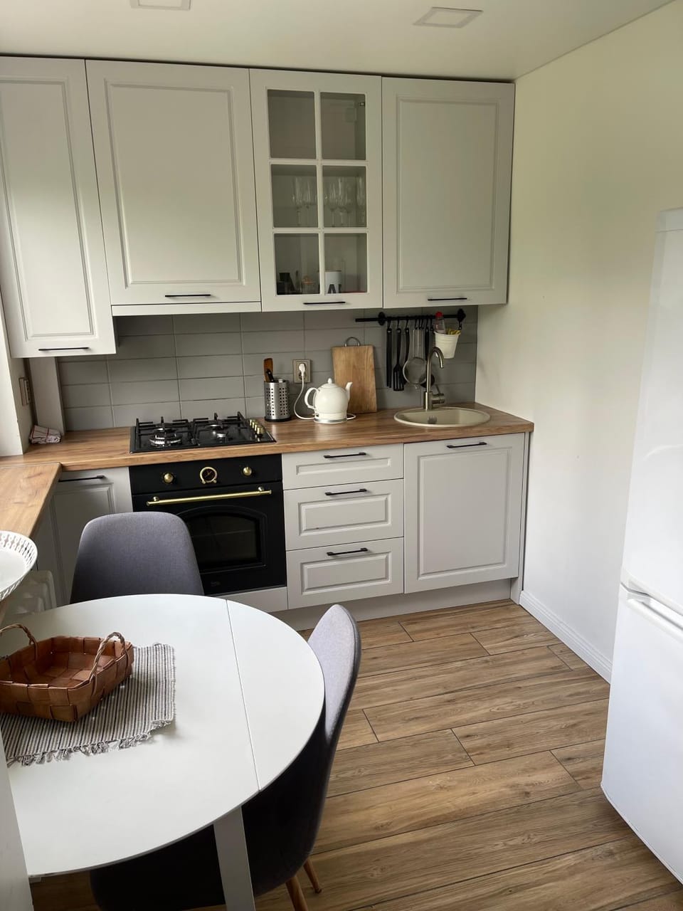 Kitchen or kitchenette, Dining area, pet friendly, stove