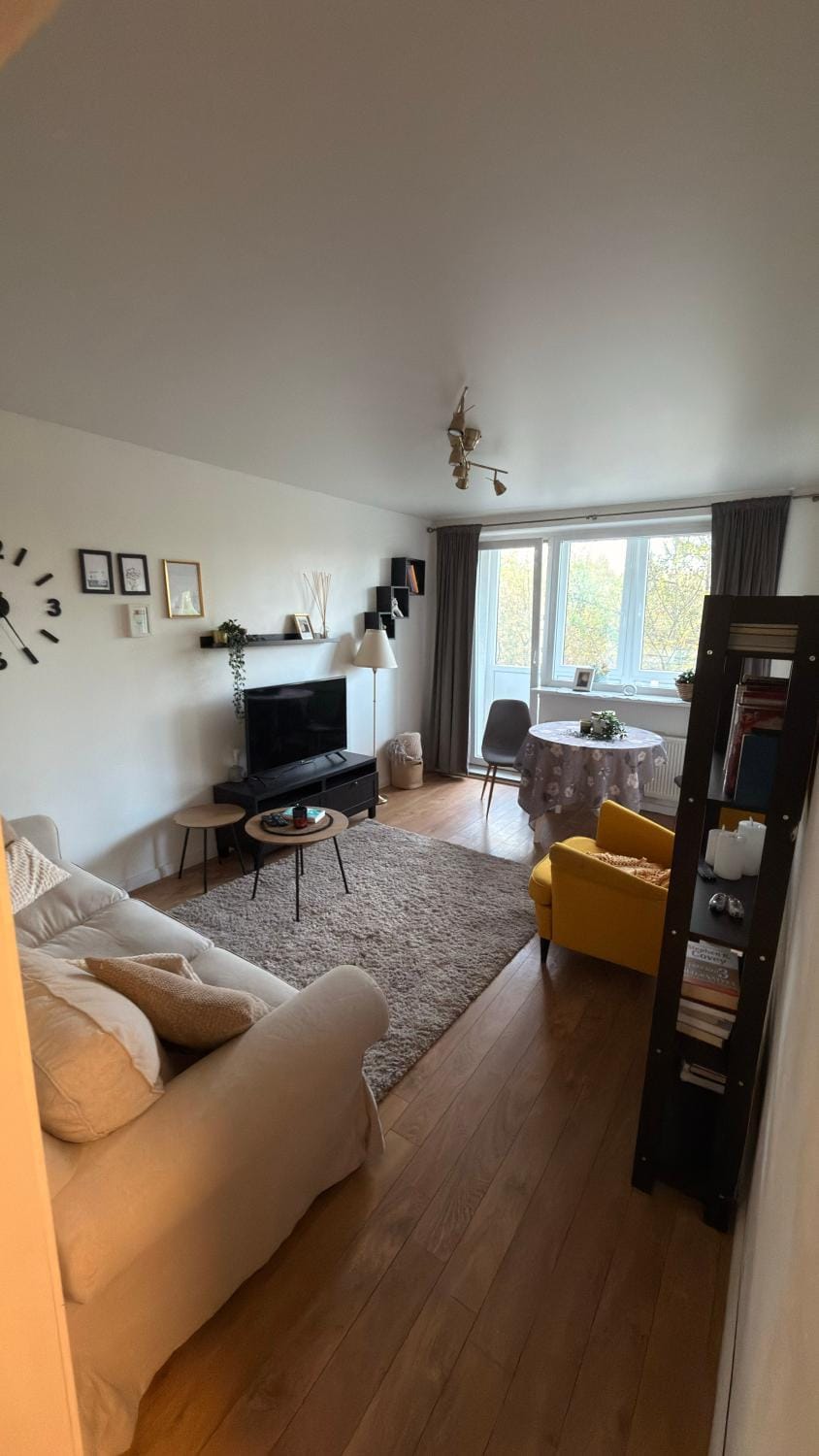 Communal lounge/ TV room, TV and multimedia, Living room, Seating area, Evening entertainment