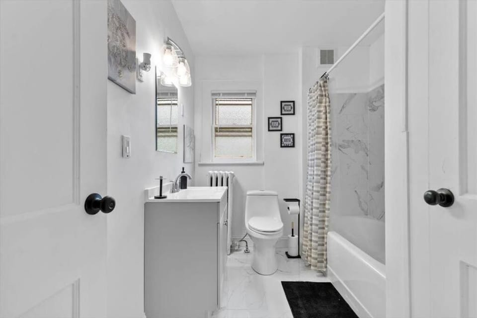 Quintessential Cozy Haven, Brooklawn Beauty House in Bridgeport