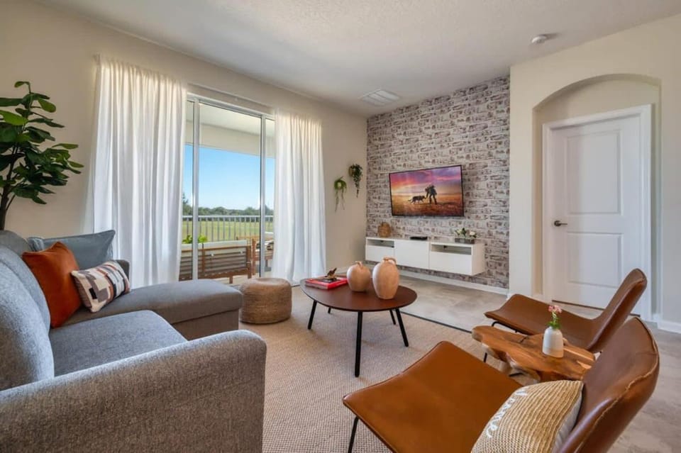 Chic 3BR Modern Condo Spacious & Mickey-Themed Apartment in Osceola County