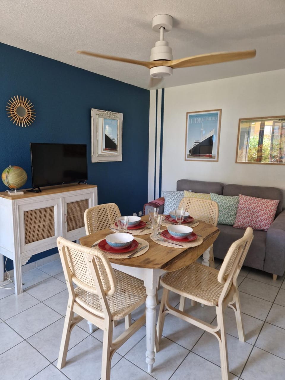 Communal lounge/ TV room