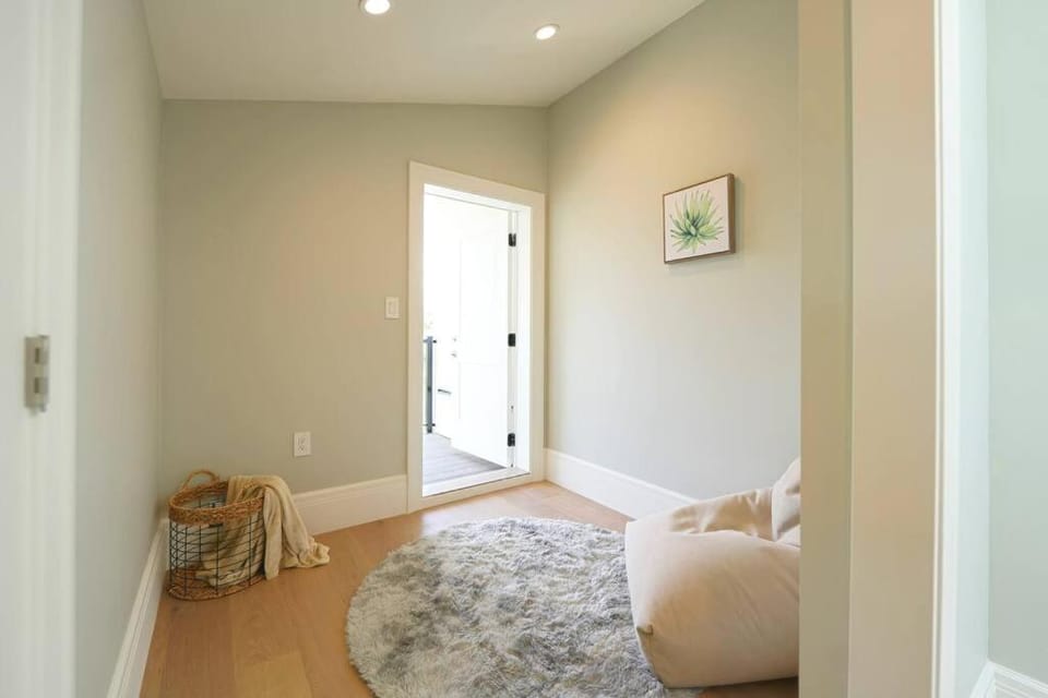 Four bedrooms New Lovely Duplex -1626 Villa in Vancouver