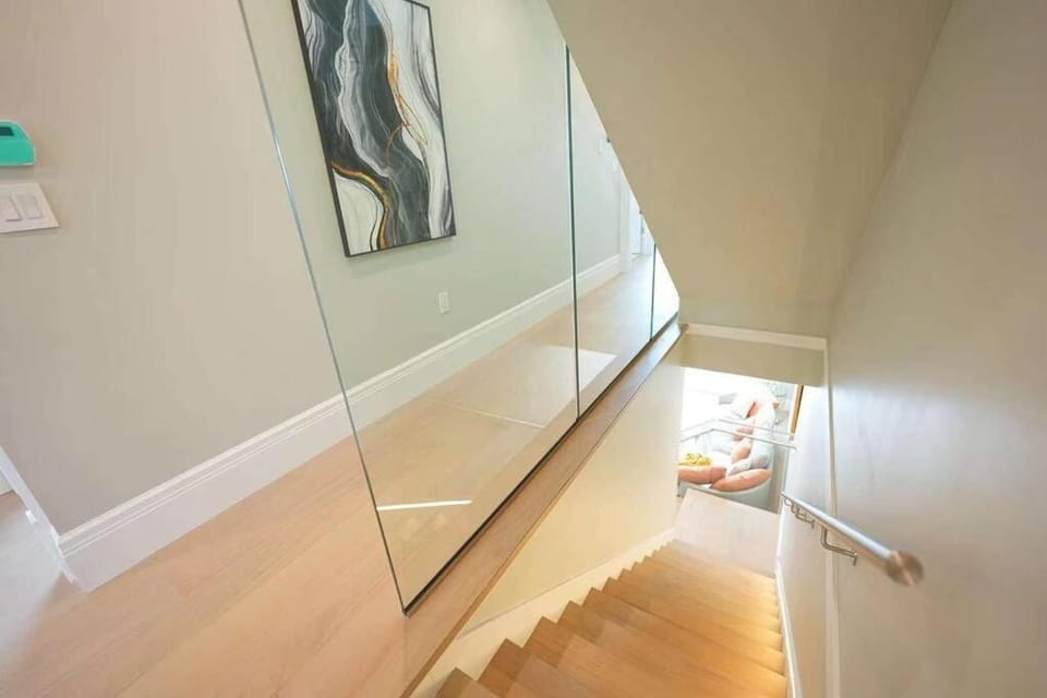 Four bedrooms New Lovely Duplex House-1628 Villa in Vancouver