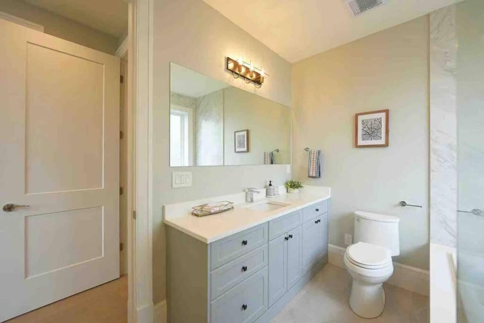 Four bedrooms New Lovely Duplex House-1628 Villa in Vancouver