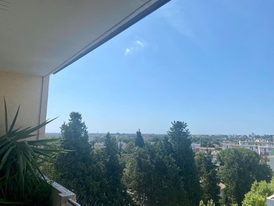 View (from property/room), Balcony/Terrace, City view, Sea view