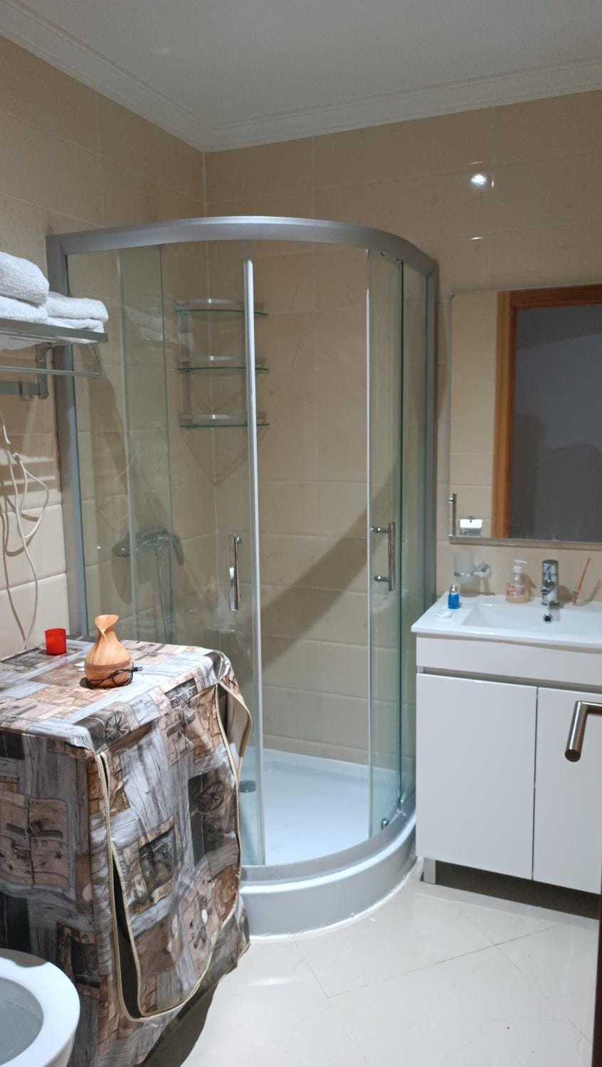 Shower, Bathroom, towels