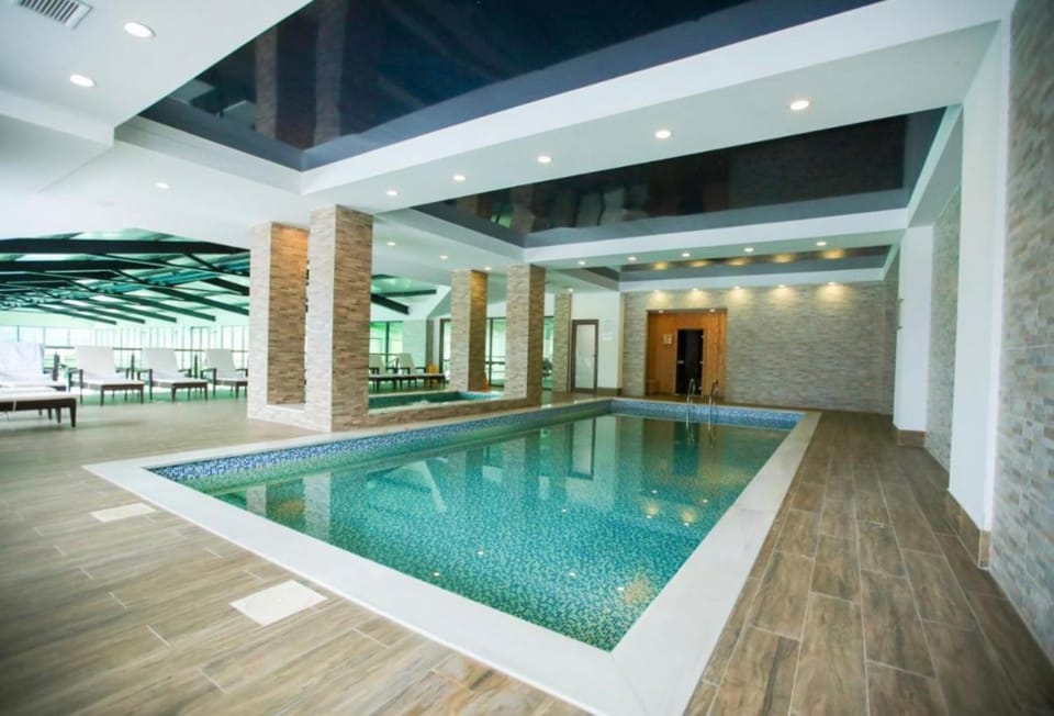 Hot Tub, Sauna