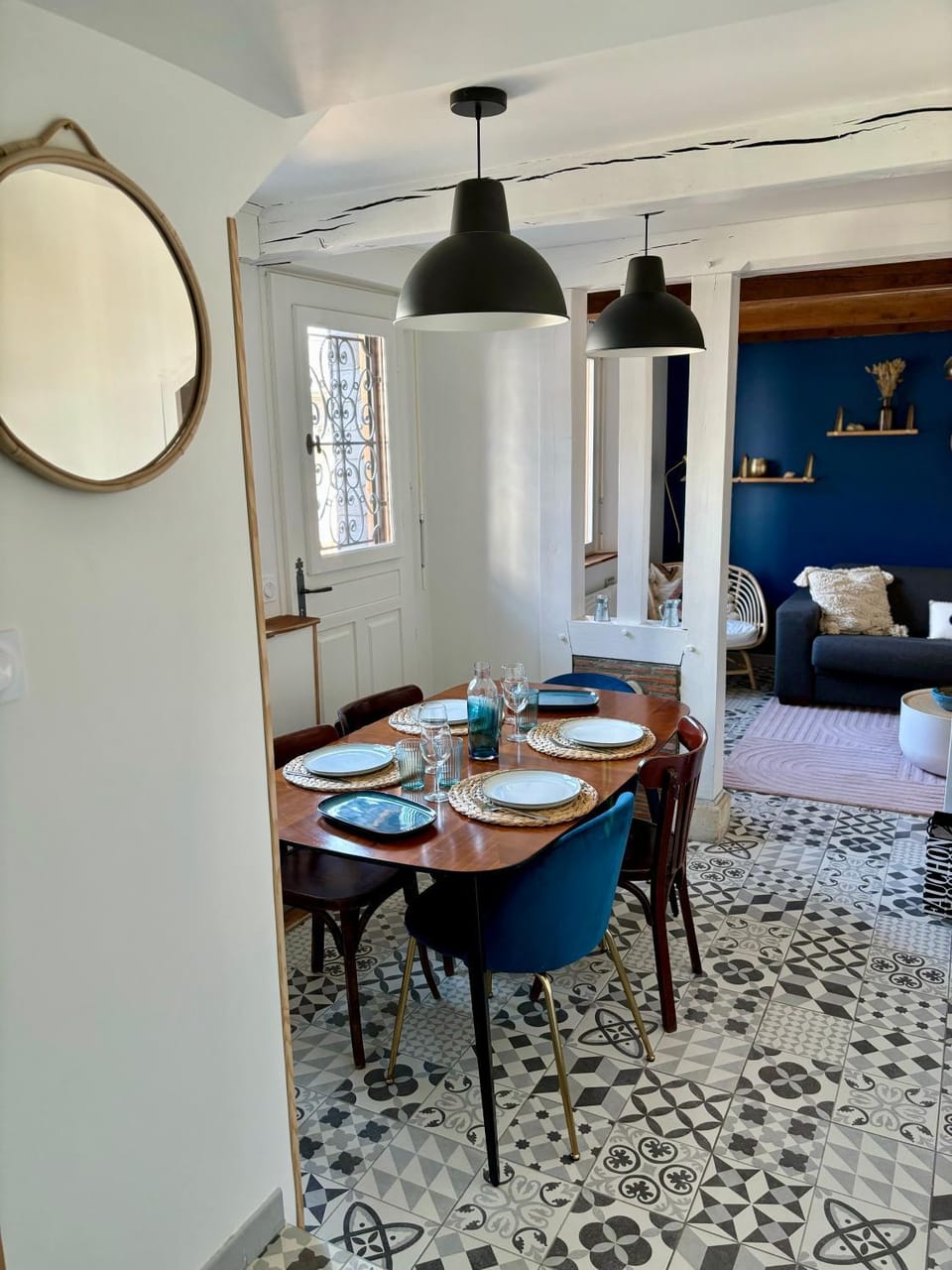 Dining area, Meals