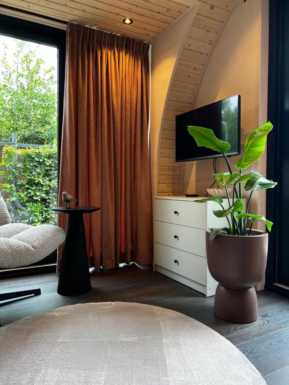 TV and multimedia, Seating area