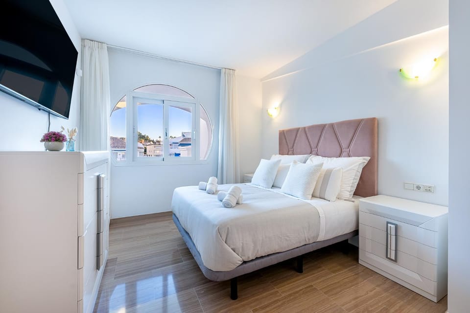 Bed, TV and multimedia, Photo of the whole room, Bedroom, Family, safe