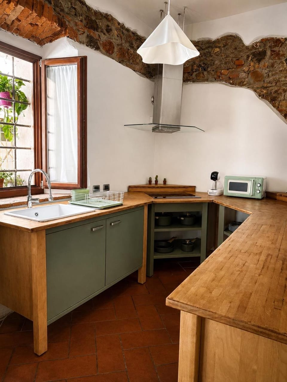 Kitchen or kitchenette, Dining area, pet friendly, stove
