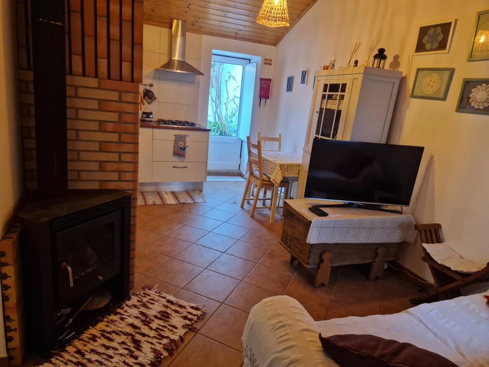 TV and multimedia, Kitchen or kitchenette, Living room