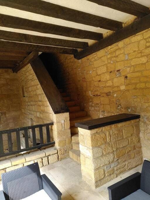 Duplex avec cour au coeur de la cité médiévale. Apartment in Occitanie