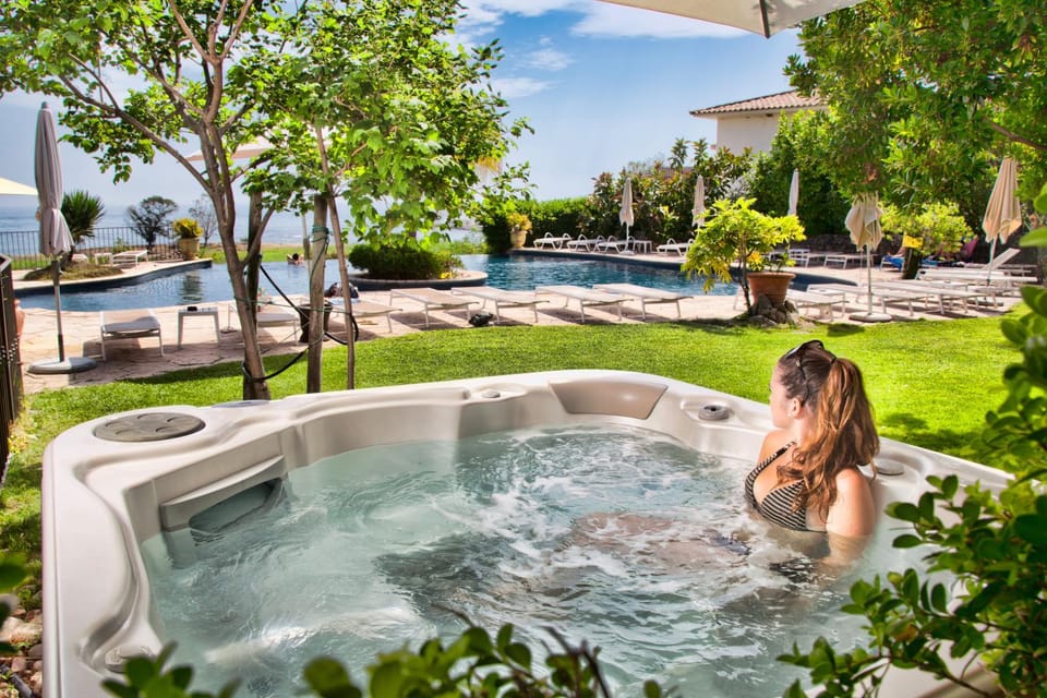 Hot Tub, Hot Tub