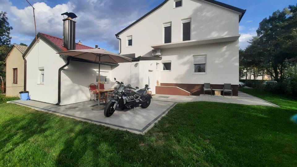 Property building, Day, Garden, Garden view