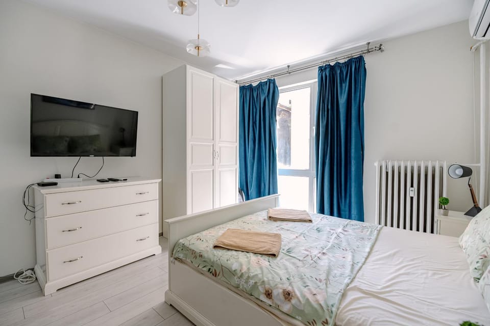 10 Seconds Away from the Main street, Free Secured Parking Apartment in Sofia