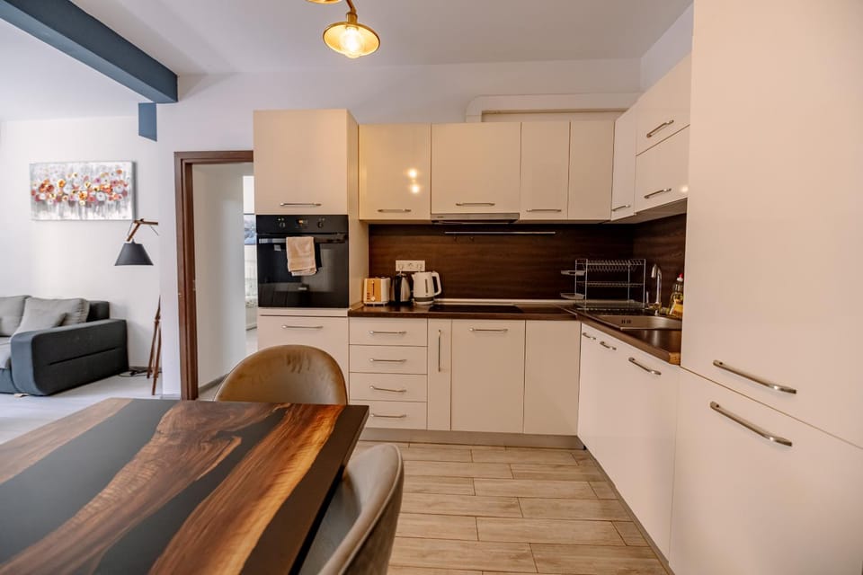10 Seconds Away from the Main street, Free Secured Parking Apartment in Sofia