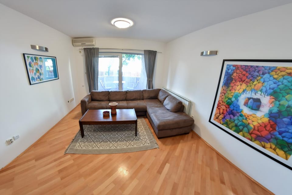 Spacious apartment with own garden and balcony Apartment in Skopje