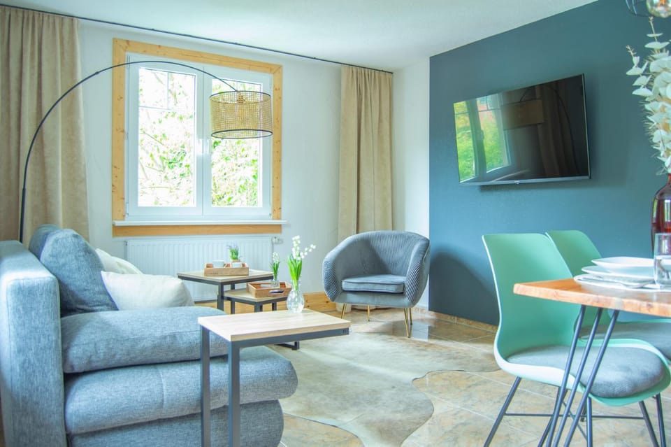 Communal lounge/ TV room, TV and multimedia, Living room, Seating area