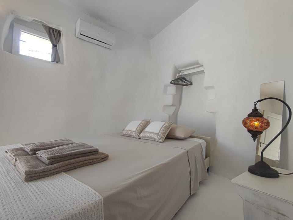 Bed, Bedroom, air conditioner