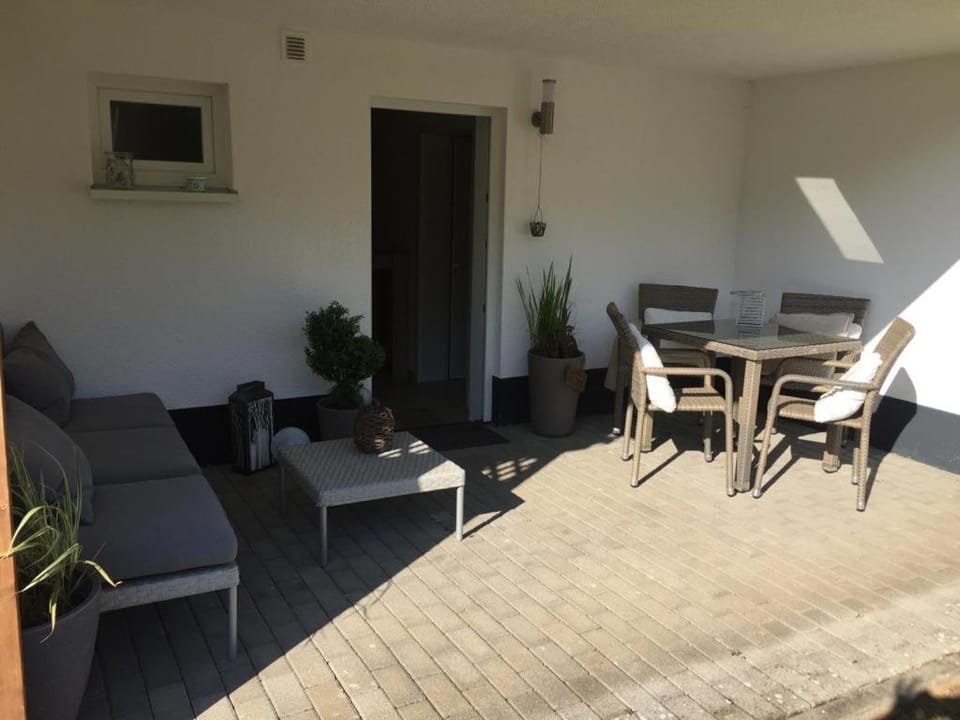 Patio, Balcony/Terrace, Seating area