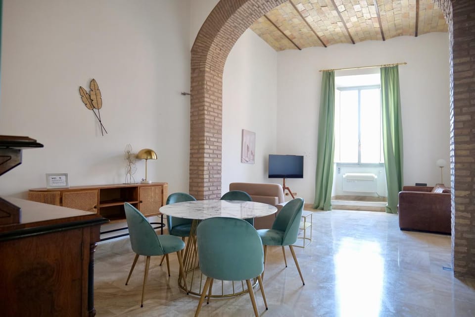 Communal lounge/ TV room, Seating area, Dining area