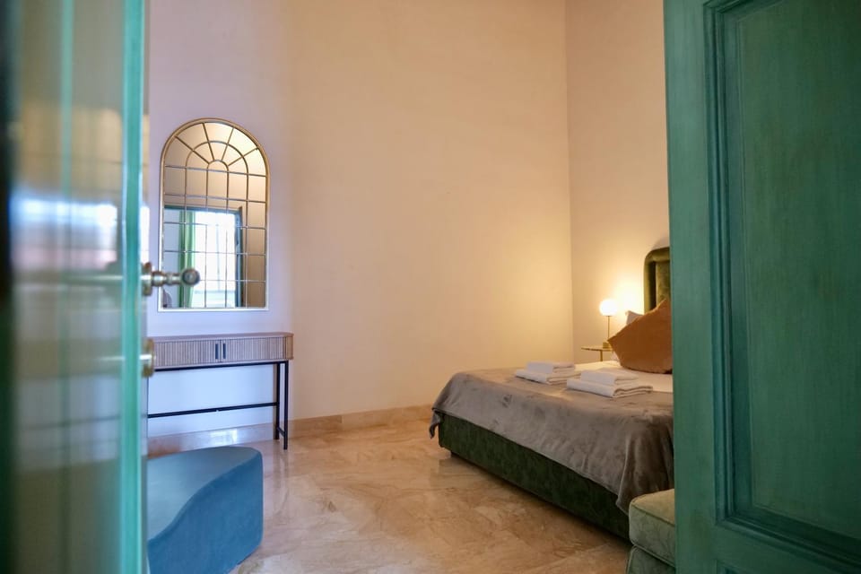Photo of the whole room, Bedroom