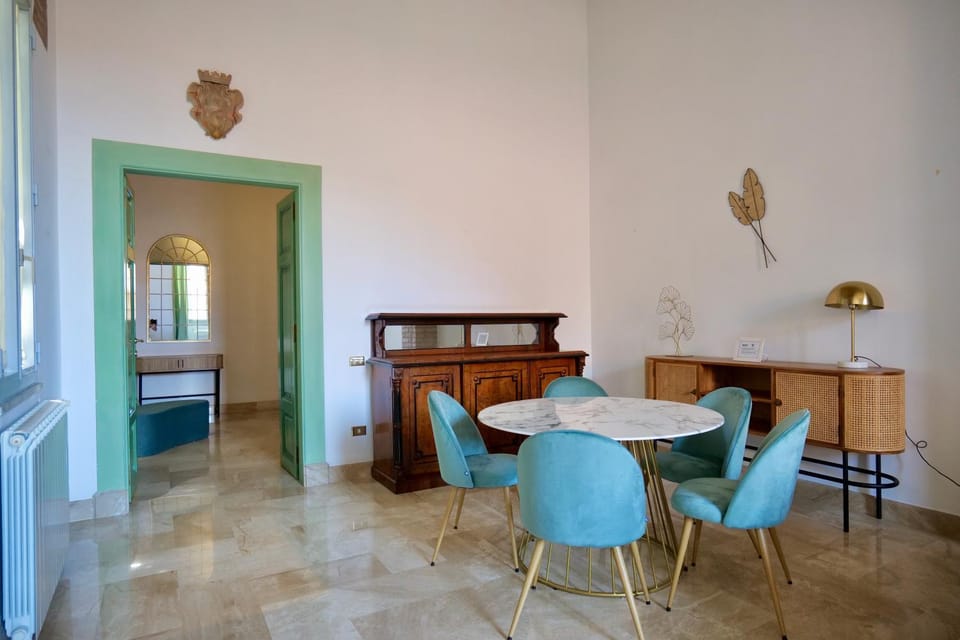 Seating area, Dining area